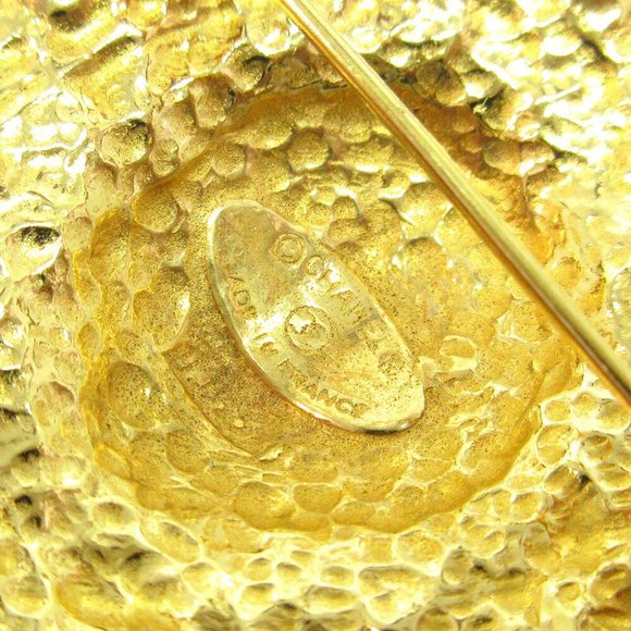 Authentic CHANEL CC Logos Lion Motif Pin Corsage Gold-Tone Accessories - Picture 4 of 5